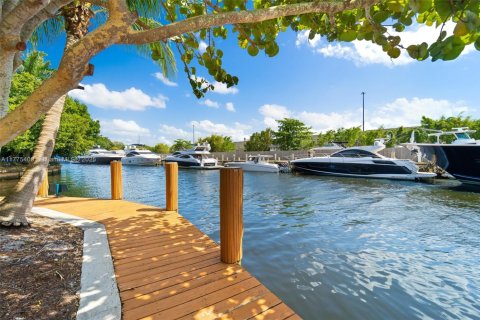 House in Fort Lauderdale, Florida 3 bedrooms, 146.04 sq.m. № 1964183 - photo 27