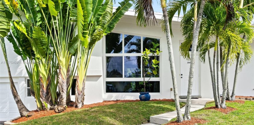 House in Fort Lauderdale, Florida 3 bedrooms, 146.04 sq.m. № 1964183