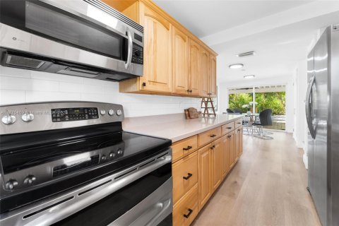 House in Fort Lauderdale, Florida 3 bedrooms, 146.04 sq.m. № 1964183 - photo 9