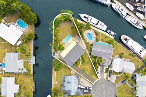 House in Fort Lauderdale, Florida 3 bedrooms, 146.04 sq.m. № 1964183 - photo 24