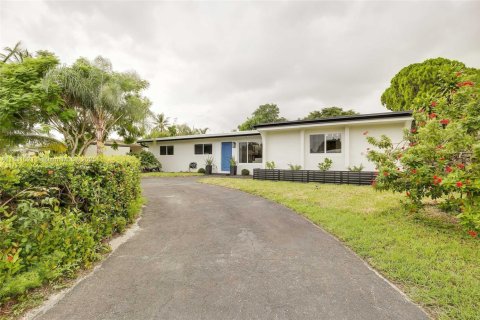 Villa ou maison à louer à Pompano Beach, Floride: 4 chambres, 160.54 m2 № 1807081 - photo 1
