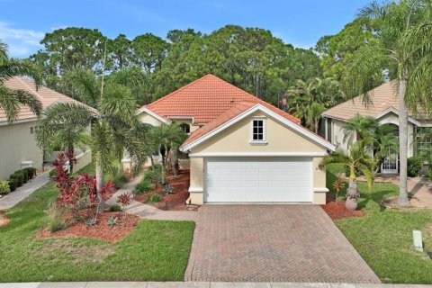 House in Port St. Lucie, Florida 2 bedrooms, 136.38 sq.m. № 2175631