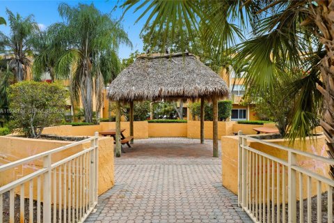 Copropriété à vendre à Hialeah, Floride: 2 chambres, 127.83 m2 № 2153755 - photo 21