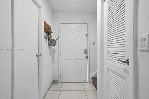 Copropriété à vendre à Hialeah, Floride: 2 chambres, 127.83 m2 № 2153755 - photo 2