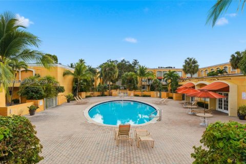 Copropriété à vendre à Hialeah, Floride: 2 chambres, 127.83 m2 № 2153755 - photo 18