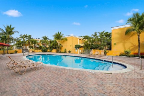 Copropriété à vendre à Hialeah, Floride: 2 chambres, 127.83 m2 № 2153755 - photo 19