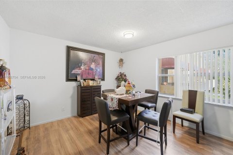 Copropriété à vendre à Hialeah, Floride: 2 chambres, 127.83 m2 № 2153755 - photo 4
