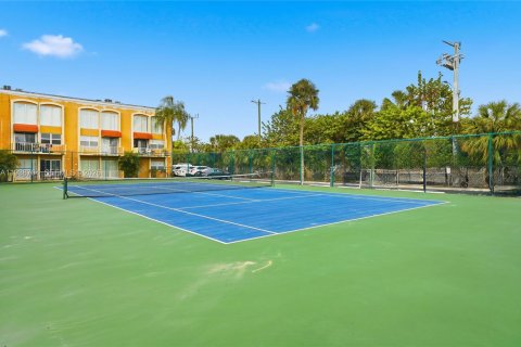 Copropriété à vendre à Hialeah, Floride: 2 chambres, 127.83 m2 № 2153755 - photo 17