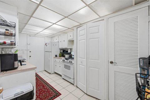 Copropriété à vendre à Hialeah, Floride: 2 chambres, 127.83 m2 № 2153755 - photo 7