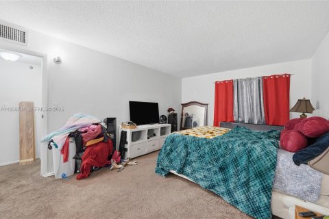 Copropriété à vendre à Hialeah, Floride: 2 chambres, 127.83 m2 № 2153755 - photo 10