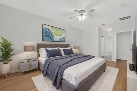 House in Gainesville, Florida 4 bedrooms, 208.66 sq.m. № 2092163 - photo 29