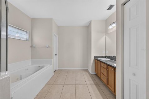 House in Gainesville, Florida 4 bedrooms, 208.66 sq.m. № 2092163 - photo 30