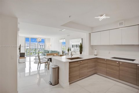 Copropriété à vendre à Sunny Isles Beach, Floride: 2 chambres, 143.16 m2 № 1979476 - photo 7