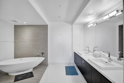 Copropriété à vendre à Sunny Isles Beach, Floride: 2 chambres, 143.16 m2 № 1979476 - photo 24