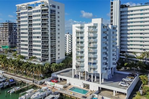 Condo à North Bay Village, Floride, 2 chambres  № 2047086