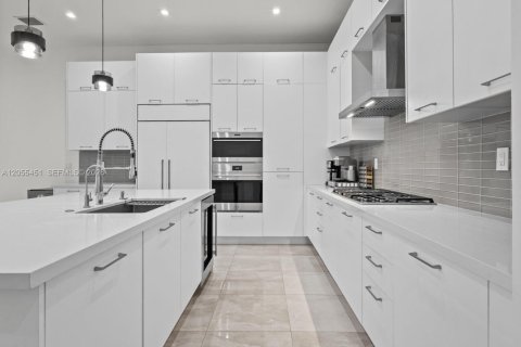 Купить виллу или дом в Дорал, Флорида 4 спальни, 371.14м2, № 2186183 - фото 10