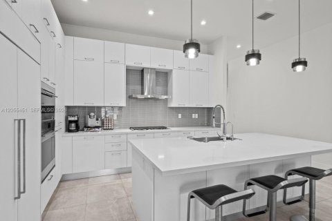 Купить виллу или дом в Дорал, Флорида 4 спальни, 371.14м2, № 2186183 - фото 11