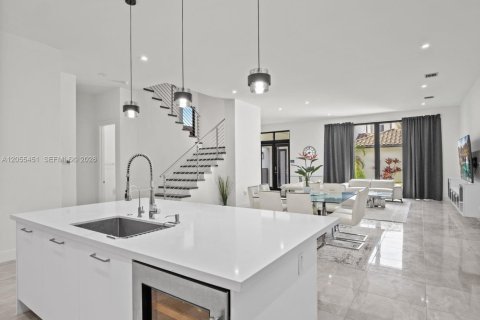 Купить виллу или дом в Дорал, Флорида 4 спальни, 371.14м2, № 2186183 - фото 12