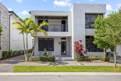 House in Doral, Florida 4 bedrooms, 371.14 sq.m. № 2186183