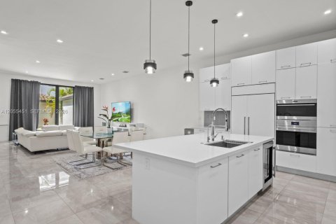 Купить виллу или дом в Дорал, Флорида 4 спальни, 371.14м2, № 2186183 - фото 13