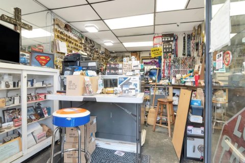 Commercial property in Tampa, Florida № 1648507 - photo 23