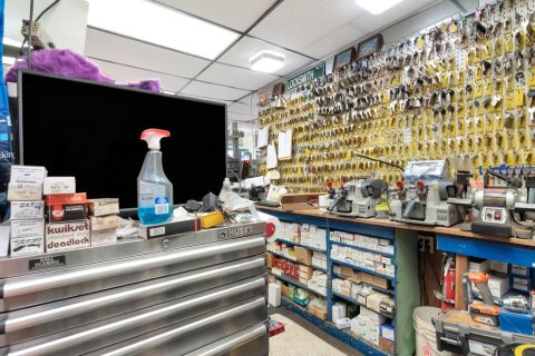 Commercial property in Tampa, Florida № 1648507 - photo 19