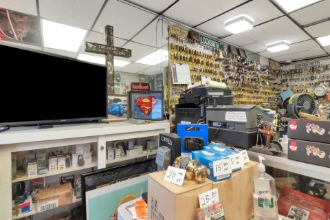 Commercial property in Tampa, Florida № 1648507 - photo 14