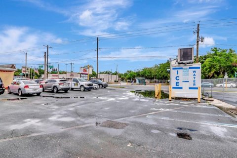 Commercial property in Tampa, Florida № 1648507 - photo 9