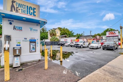 Commercial property in Tampa, Florida № 1648507 - photo 11
