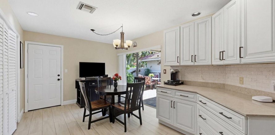 Touwnhouse à Pompano Beach, Floride 4 chambres, 211.63 m2 № 2087835