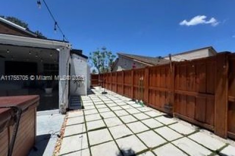 Casa en venta en Lauderhill, Florida, 3 dormitorios, 198.35 m2 № 1804408 - foto 19