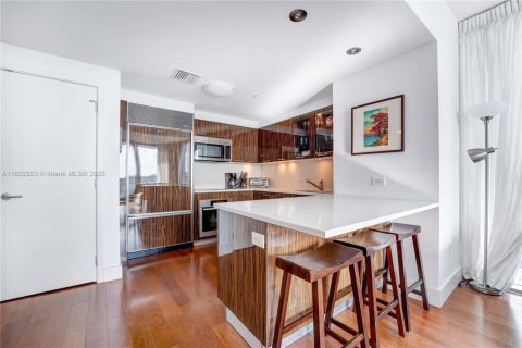 Condo in Miami Beach, Florida, 1 bedroom  № 1981280 - photo 8