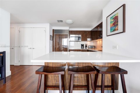 Condo in Miami Beach, Florida, 1 bedroom  № 1981280 - photo 27