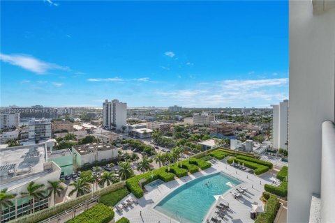 Condo in Miami Beach, Florida, 1 bedroom  № 1981280 - photo 12