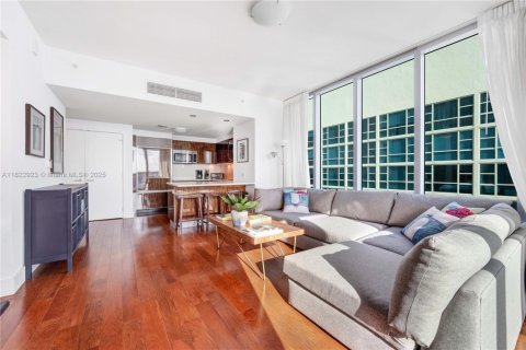 Condo in Miami Beach, Florida, 1 bedroom  № 1981280 - photo 10