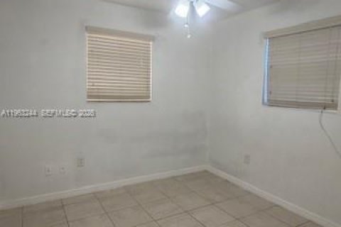 Villa ou maison à louer à Miami, Floride: 3 chambres, 179.77 m2 № 2025765 - photo 7