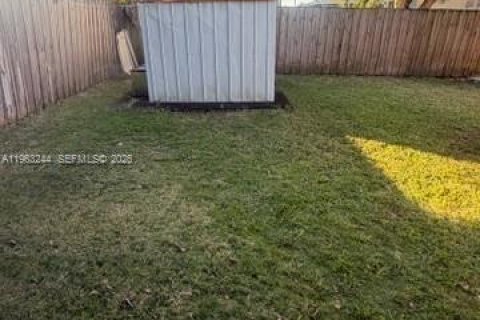 Villa ou maison à louer à Miami, Floride: 3 chambres, 179.77 m2 № 2025765 - photo 3