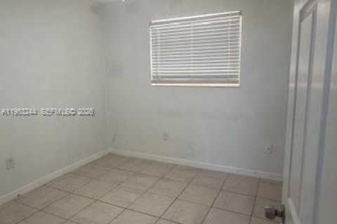 Villa ou maison à louer à Miami, Floride: 3 chambres, 179.77 m2 № 2025765 - photo 8