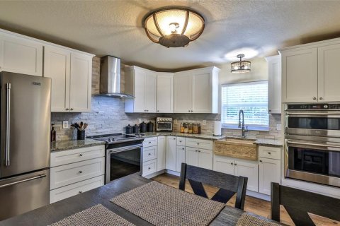 House in New Smyrna Beach, Florida 4 bedrooms, 237.27 sq.m. № 2213019 - photo 18