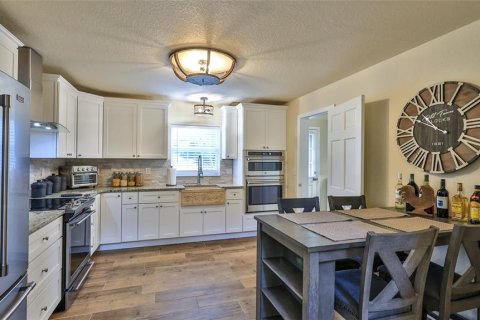 House in New Smyrna Beach, Florida 4 bedrooms, 237.27 sq.m. № 2213019 - photo 16