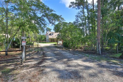 House in New Smyrna Beach, Florida 4 bedrooms, 237.27 sq.m. № 2213019 - photo 2