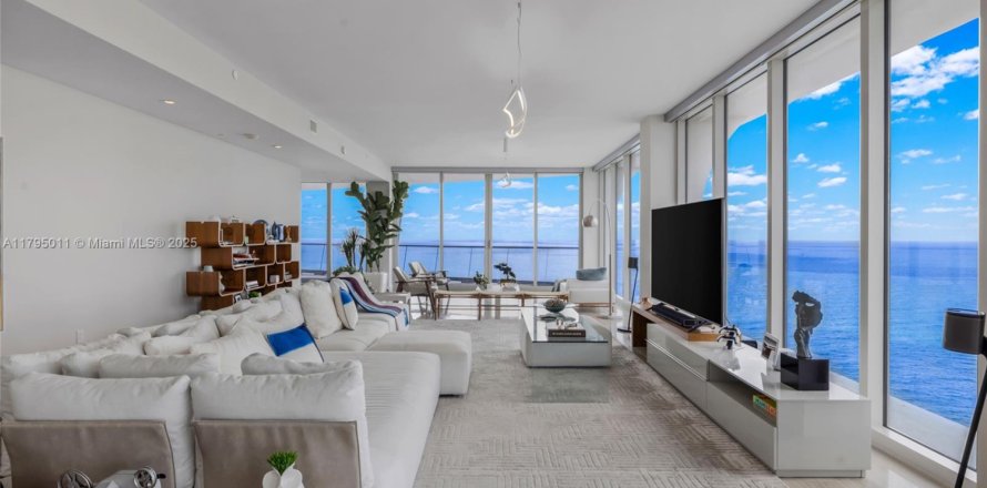 Condo in Sunny Isles Beach, Florida, 5 bedrooms № 1933609