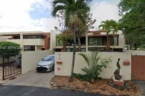 Townhouse in Miami, Florida 3 bedrooms, 182.65 sq.m. № 2029325