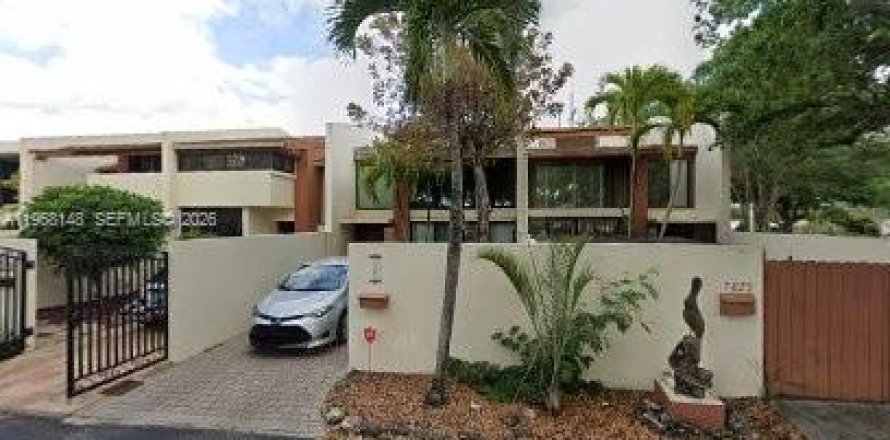 Townhouse in Miami, Florida 3 bedrooms, 182.65 sq.m. № 2029325