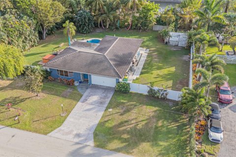 House in Plantation, Florida 3 bedrooms, 159.42 sq.m. № 1503296 - photo 3