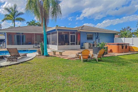 House in Plantation, Florida 3 bedrooms, 159.42 sq.m. № 1503296 - photo 10