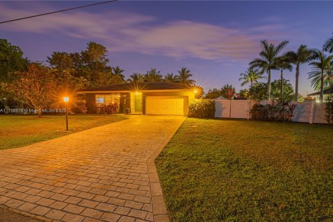 House in Plantation, Florida 3 bedrooms, 159.42 sq.m. № 1503296 - photo 4