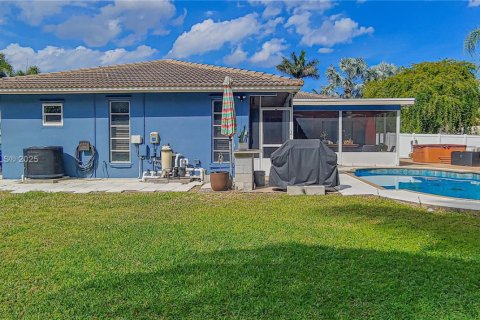 House in Plantation, Florida 3 bedrooms, 159.42 sq.m. № 1503296 - photo 13
