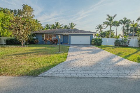 House in Plantation, Florida 3 bedrooms, 159.42 sq.m. № 1503296 - photo 2