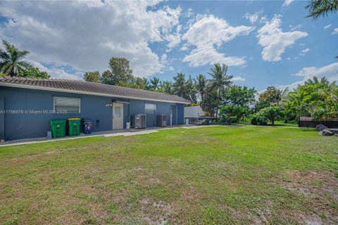 House in Plantation, Florida 3 bedrooms, 159.42 sq.m. № 1503296 - photo 18